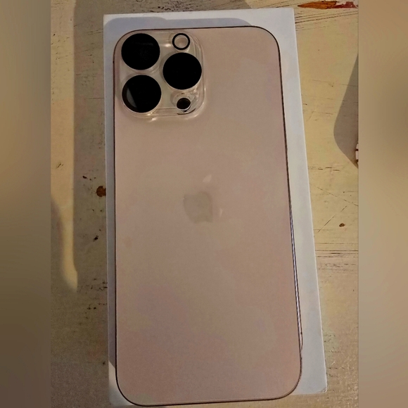 Iphone 16 pro max - Picture 1 of 6